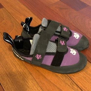 Evolv women’s climbing shoe size 6